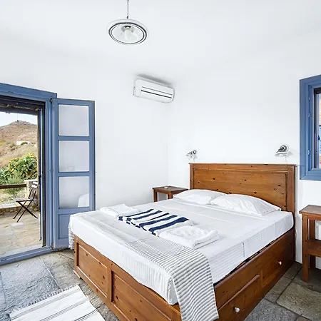 Diasella 1 * Serifos Town